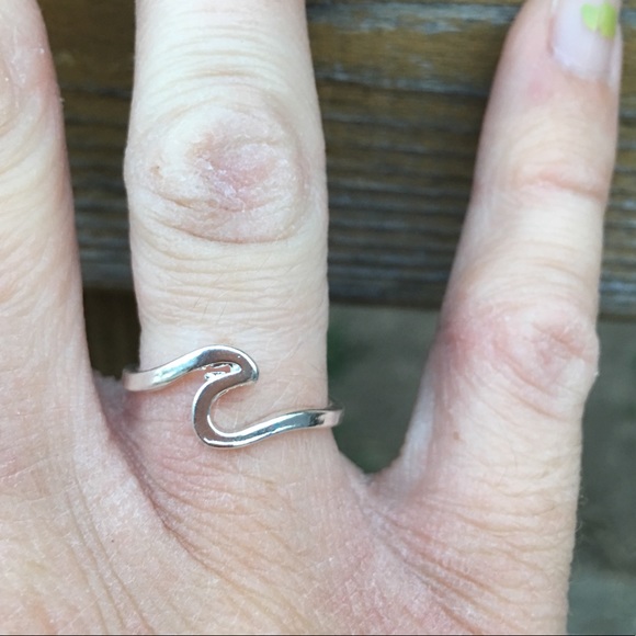 Catch a Wave ring. Silver  toned - Picture 4 of 5